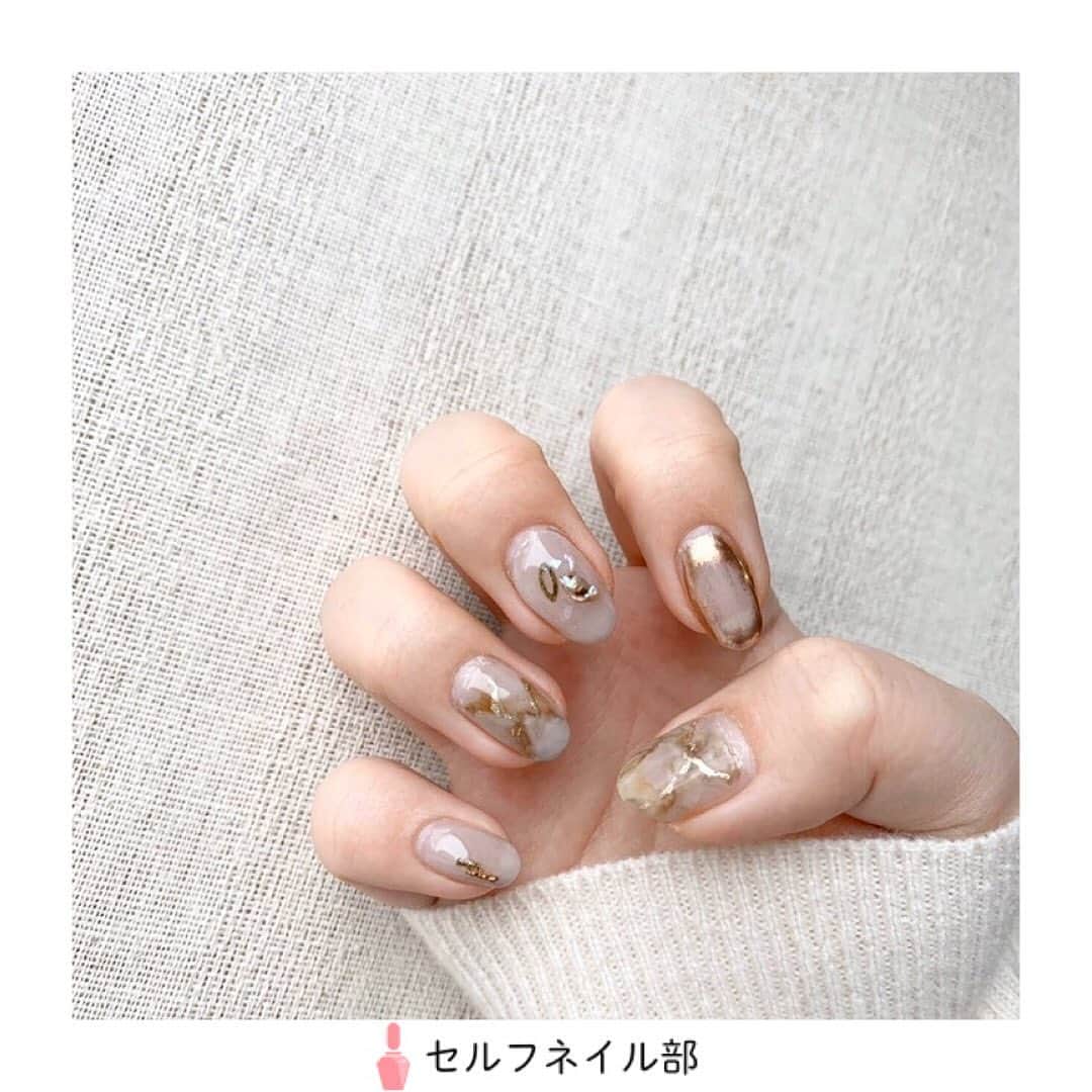 セルフネイル部 公式アカウントさんのインスタグラム写真 セルフネイル部 公式アカウントinstagram Riiio Nail さんの 大理石 囲みミラーネイル を紹介します やり方 1 ベースにhomeiのwg8を2度塗り 2 親指と薬指の大理石アートのベースをぬる Wg8