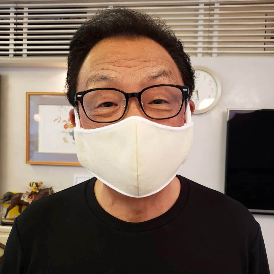 梅沢富美男さんのインスタグラム写真 - (梅沢富美男Instagram)「研ナオコさんから手作りマスク頂きました！ 研さんのアマビエ様つき！ これはご利益ありそう！ ありがとうございます！」4月30日 17時53分 - tomioumezawa