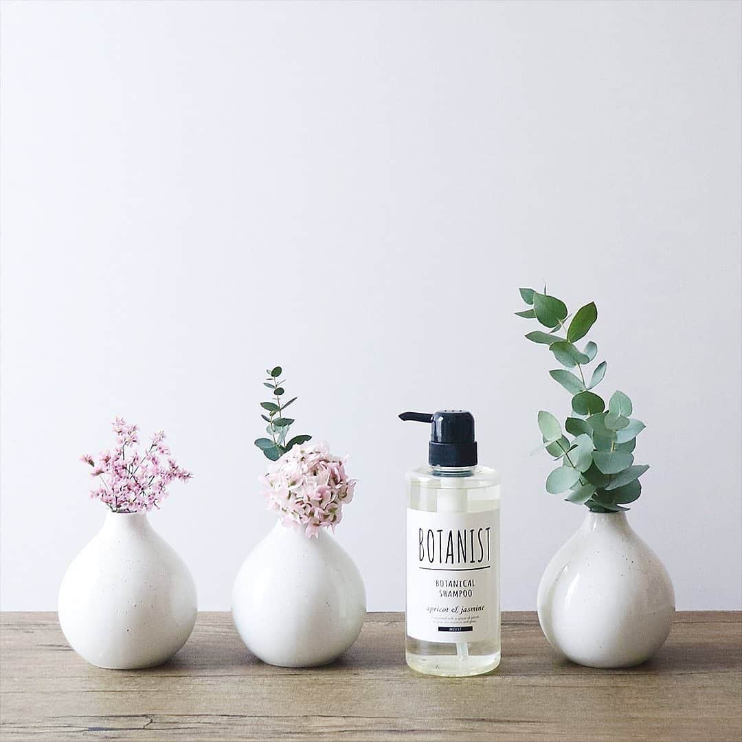 BOTANIST GLOBALのインスタグラム：「Not every single day of the year is the same for a plant. One day it will sprout, another day it will be a bud, and then a flower will bloom🌱 ⠀⠀⠀ A plant that lives quietly and to the fullest at every moment. Let's build up a beautiful day with care, too!  Stay Simple. Live Simple. #BOTANIST ⠀ ⠀ 🛀@botanist_official 🗼@botanist_tokyo 🇨🇳@botanist_chinese」