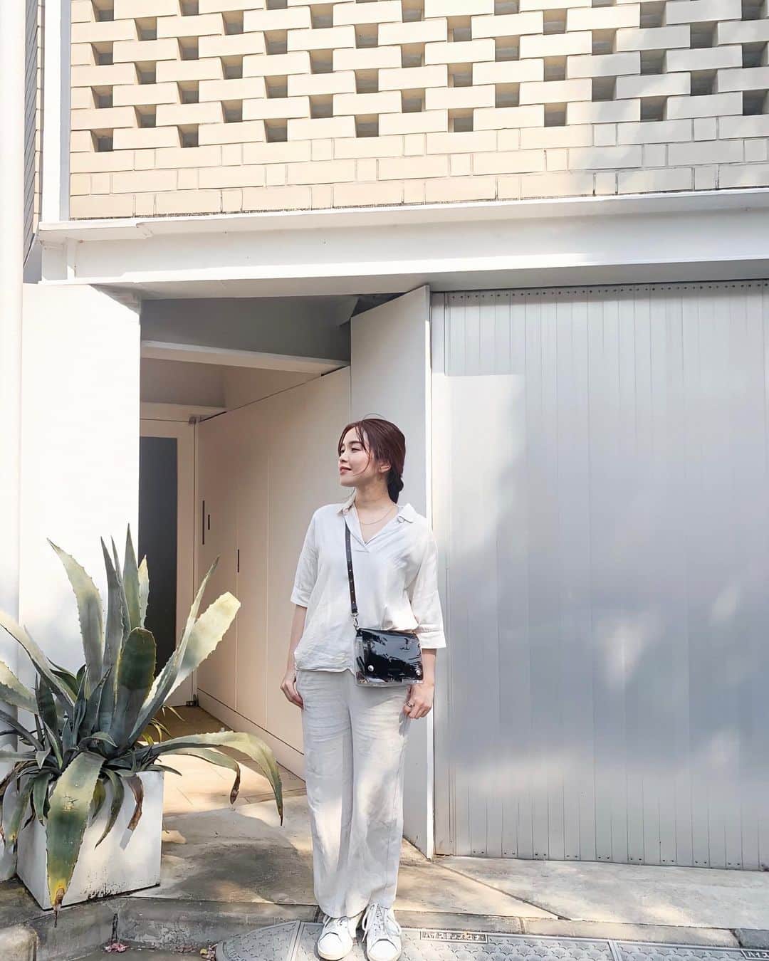 Lilmeのインスタグラム：「コロナの時の一人暮らしってめっちゃ寂しい。誰にも会わなすぎて寂しさ募る毎日で、﻿あっとゆうまに１年が終わってしまうのではないかって少しコワイのだ！！でも負けない！！﻿#いつかの私服 #コロナに負けるな」