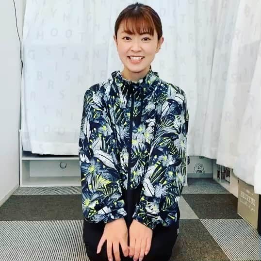 常盤よしこのインスタグラム：「#プッシュアップチャレンジ バトンが回ってきました🏋🏼‍♀️ 私でいいの！！？笑 . いつも通っている(今はお休みしてます) パーソナルジムのトレーナーであり、 私の同級生の、京介先生 @bodymakeup_seed からバトンが来ました😂 プッシュアップができてるかはさておき、笑 次のバトンをたくしたいと思います😝 . めちゃくちゃ体を鍛えている美ボディ🏃‍♀️ タレントの先輩、高橋よしえさん @takahashi_yoshie  可愛い後輩❤️ゆっきーな @hayashidayukina  私の通う美容室のゆかいな友建 @allymarry0201  ムキムキマッチョのスガッシュさん @sgaaaash_23  よろぴくお願いします😊  #コロナに負けるな  #プッシュアップチャレンジリレー  #子鹿プッシュアップ #早くコロナが終息しますように」