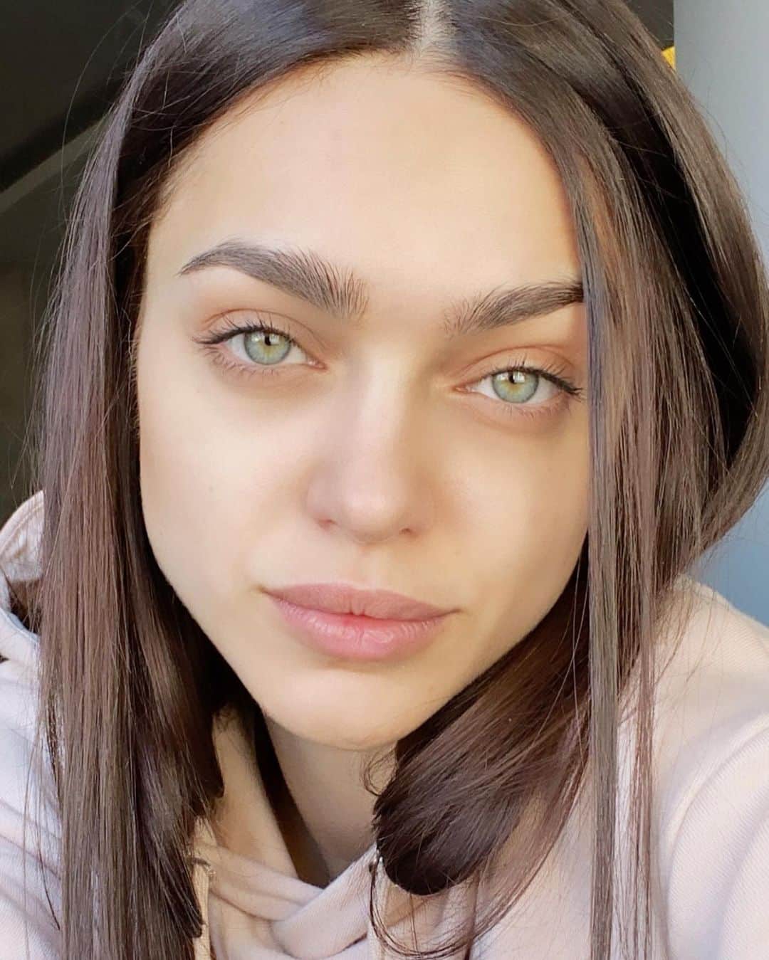Zhenya Katavaのインスタグラム：「Что нужно для счастья? 🏝」