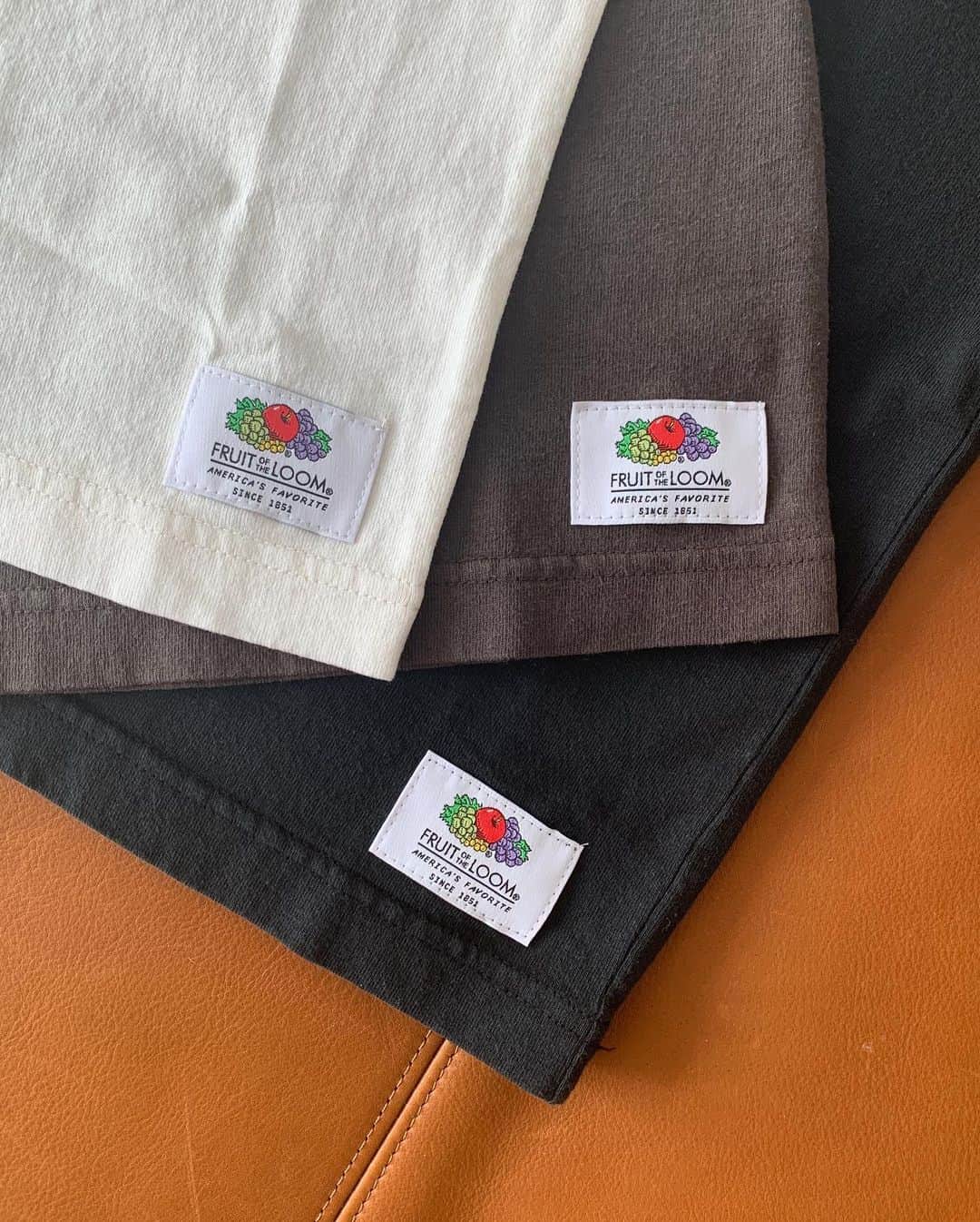 春名亜美さんのインスタグラム写真 - (春名亜美Instagram)「Wネーム嬉しい🥰 ・ ・ ◆ FRUIT OF THE LOOMコラボkids Tシャツ◆ WHT・BLK・BRO 90〜130size ¥2,900(+tax) ・  5月4日(月)AM10:00〜発売🌈 ・ ・ #fromfirstmusee #MUSEE #フロムファーストミュゼ #fruitoftheloom #フルーツオブザルーム」4月30日 23時56分 - amiharunaami