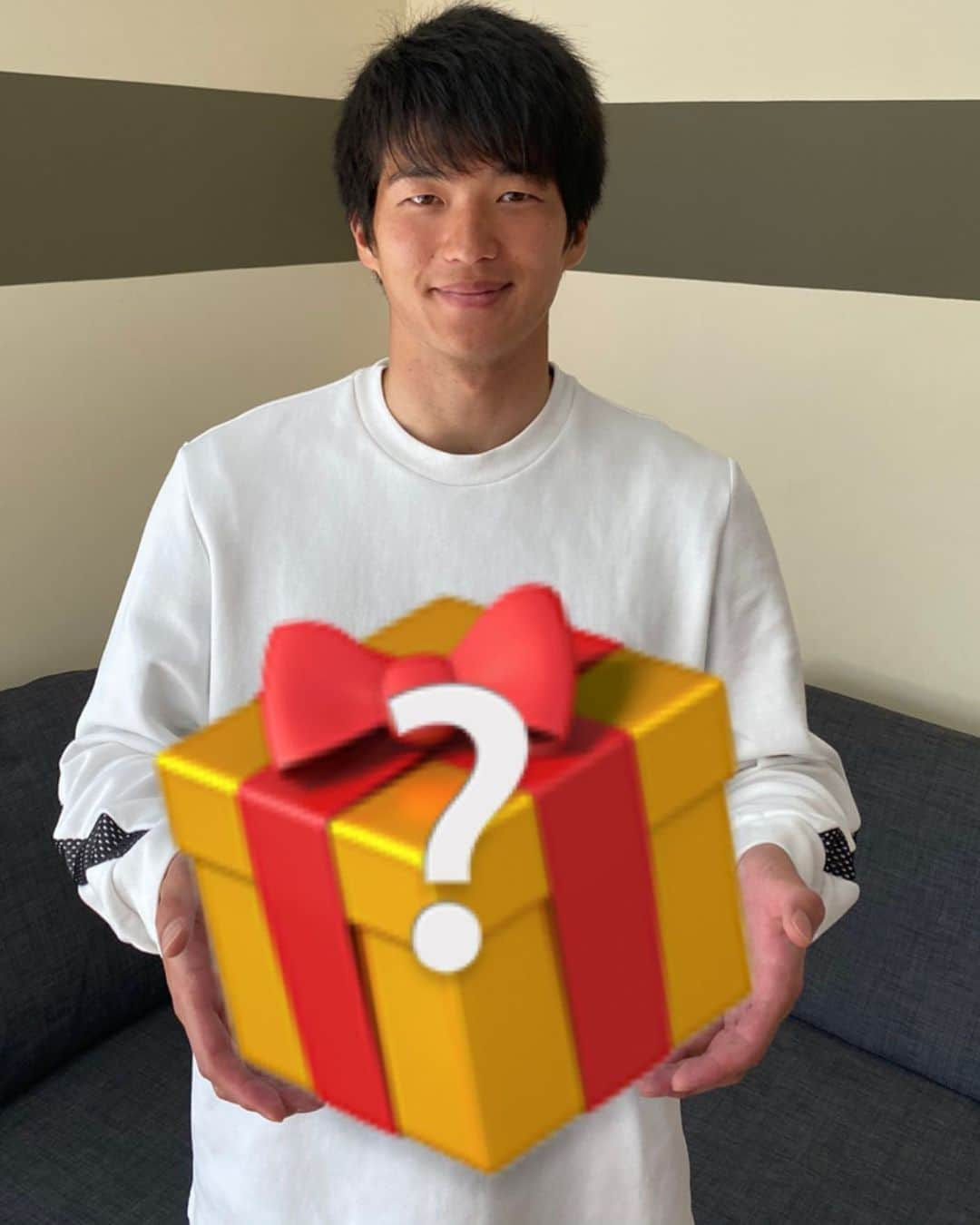 北川航也のインスタグラム：「. こどもの日&ゴールデンウィークプレゼント企画🎁🎉 . 皆さんこんにちは！ 私、北川航也はいつも応援してくださる皆様へ日頃の感謝の気持ちを込め@koya_kitagawa_23  のInstagramのフォロワーの方々の中から抽選で5名様にプレゼントを贈りたいと思います☺︎ . 《応募方法》 ①@koya_kitagawa_23  をフォロー ②#北川航也プレゼント企画　を付けてこの投稿をリポストorスクリーンショット📸投稿 ③抽選はくじ引き(抽選の様子はインスタライブなどでの配信を考えています) その後、当選者の方にはダイレクトメッセージにて連絡します📩 . . 📍日本時間2020年5月6日24:00まで📍 たくさんの応募待ってます🤩 . #北川航也プレゼント企画  #いつも皆さんからもらってるパワーを #私からみんなへ　#子どもたちの為に #明るく　#ポジティブに　#みんなで頑張ろう #北川航也　#stayhome」