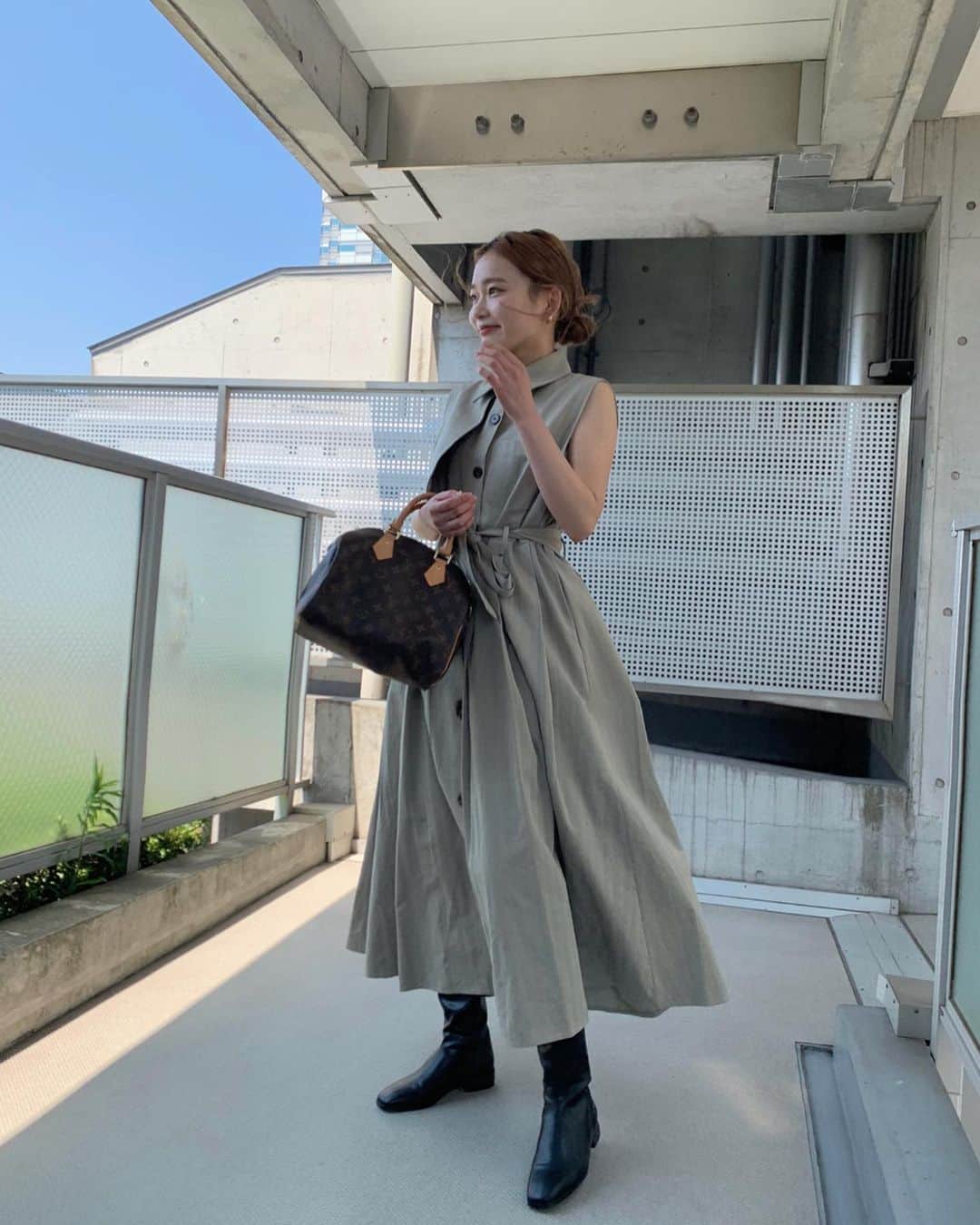 高田茉実さんのインスタグラム写真 - (高田茉実Instagram)「op @zoooy._tokyo  bag @louisvuitton  boots @lilou__official  夏はこの一枚でさらっと◎  冷蔵庫がからっぽになったので スーパーへ🥚 (さすがに、寒かったのでファッションショーしただけ) #zoooytokyo」4月30日 18時52分 - __mamico