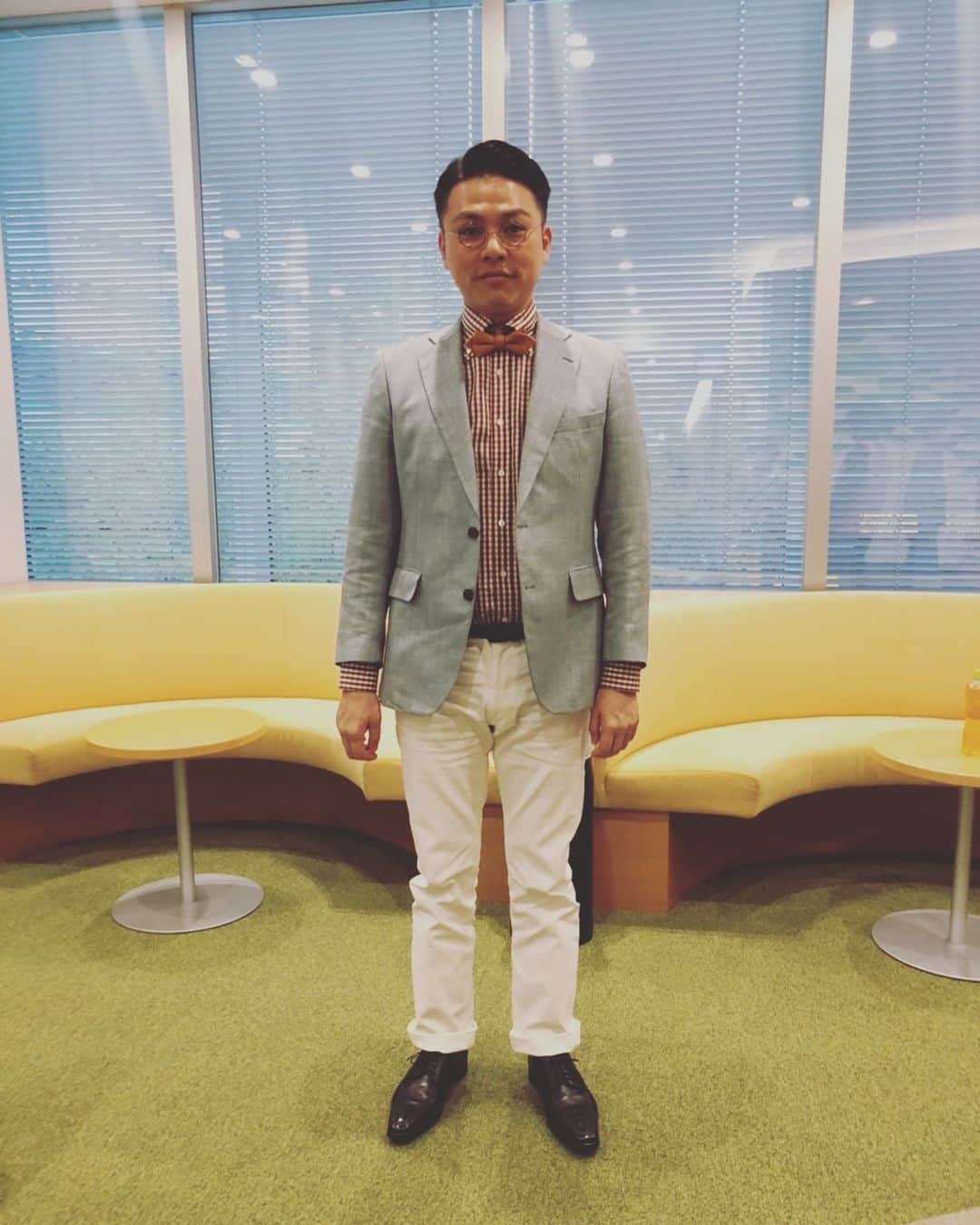 奥田修二さんのインスタグラム写真 - (奥田修二Instagram)「MBS『ミント！』ありがとうございました😊  見れる地域の皆様、毎週木曜日よろしくお願いしますm(_ _)m  自炊すると食べすぎてしまいますね。。外出してないくせに太って参りました。。 ジャケット #@alberoalt.official 蝶ネクタイ #patriqo 眼鏡 #bjclassic  #学天即 #ミント #mbsミント #mbs #中年太り #大肉大背 #痩せろ #お前は痩せとけ #太ったお前なんか見てられん #深夜のポテチやめろ」4月30日 19時05分 - gakutensoku_okuda_official