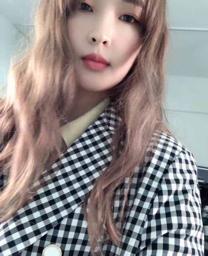チョン・ジユンのインスタグラム：「오눌꺼 절대보지마세여 절대 제발 플리즈」