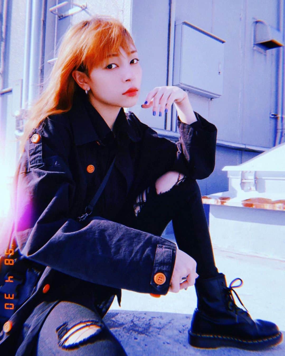 ジェニーのインスタグラム：「自粛してるからと言って 好きな服を着ることまで 自粛する必要はないっ！ と 洋服好きなワタシは思うわけで 毎日オシャレを楽しんでます。  この時期はこんなコーデを してみたかったんだよ！！ この洋服達がかわいいので ここに保存する…ううぅ！  #fashion #ootd #freedom #streetstyle #ここは家だよ #なのでご安心を #はぁ #服を着てテンション上げてる日々  #オシャレまで自粛しなくていいのだ」