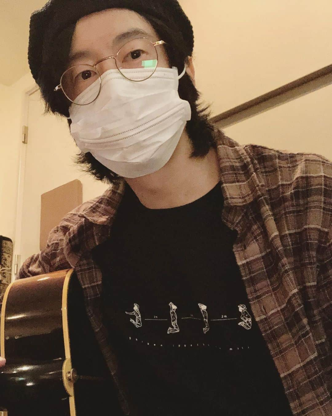 ホリエアツシさんのインスタグラム写真 - (ホリエアツシInstagram)「新型！ #四絃一撥ノ巻 Tシャツですな🤩 にしても己らイジリがすごい😩 詳しくは⤵︎ @shigenippatsu」4月30日 19時36分 - a.horie