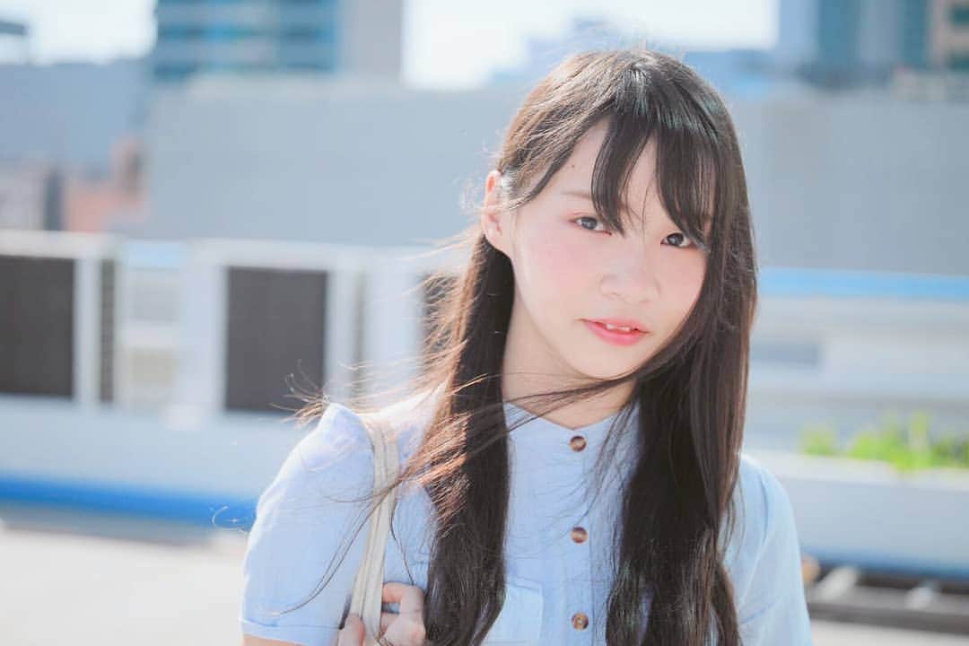 周庭（しゅうてい）のインスタグラム：「- 五月。  今年はもうすぐ半分過ぎたなぁーと考えると時間の速さを感じられます。悔しいことがたくさんあったからこそ、もうこれ以上時間を無駄しないように頑張らなくちゃと強く思っていました。自分は本当に成長したのかって知りたい、確かめたい。  まだまだ足りないなぁー - - （撮影 / @szetosifu ）」