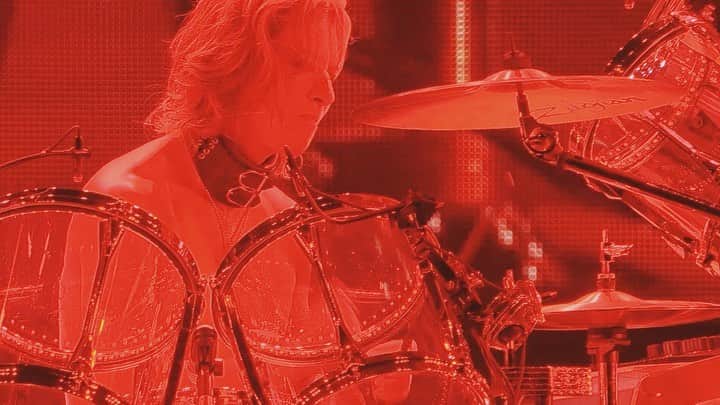のインスタグラム：「X  #yoshiki #xjapan #drums #drumsolo #noaudiencelive  #ドラム ＃ドラムソロ  #無観客ライブ #tbt」