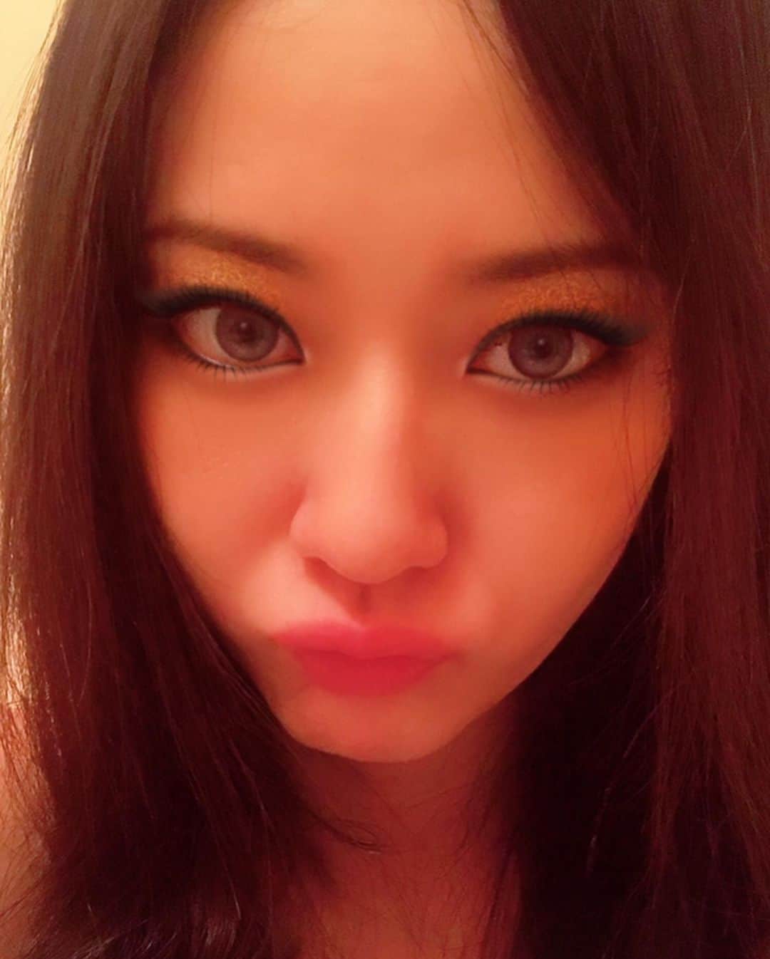 のインスタグラム：「①猫メイク ②猫ミミ ③猫パック ✨  どれが好みですか？😎 🐈💕 #吉山りさ #お風呂 #温泉ソムリエ #🛁 #バスタイム #bathtime #入浴中 #猫耳  #ねこ #猫 #cat  なんとなく3枚目の#キティちゃん が裏返しかも？と感じてきてる💦🤭💦 #温泉女子 #bath #japaneseculture #japan #Japanesemodel #Japanese #すっぴん がこうにまで変身出来る😂 #app #me #selfie #自撮り そして #汗だく なので上がります♨️ #oil #oilmassage 大好き #オイルマッサージ  #おふろ から上がったら何飲もうかな😚 #ビール か #氷結 ストロング か 🍾🥂 悩みながらでます🕺🏽✨（笑）」