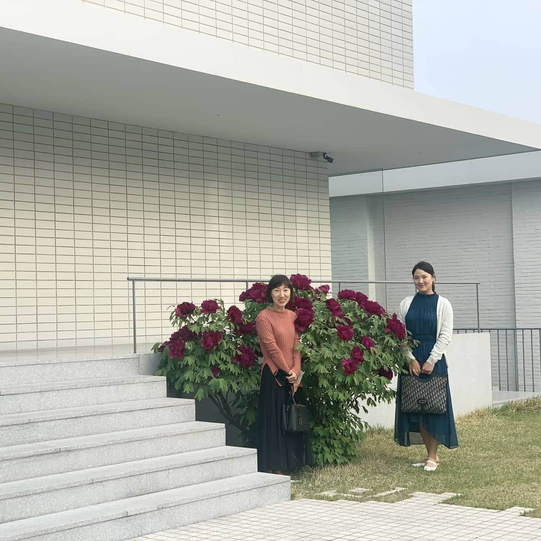 ユ・ソヨンさんのインスタグラム写真 - (ユ・ソヨンInstagram)「With my beautiful mom🥰 . 오전에 연습하고 부지런 떨어서 엄마랑 데이트💛 보고파 유소맹! @the_somy」4月30日 19時52分 - 1soyeonryu