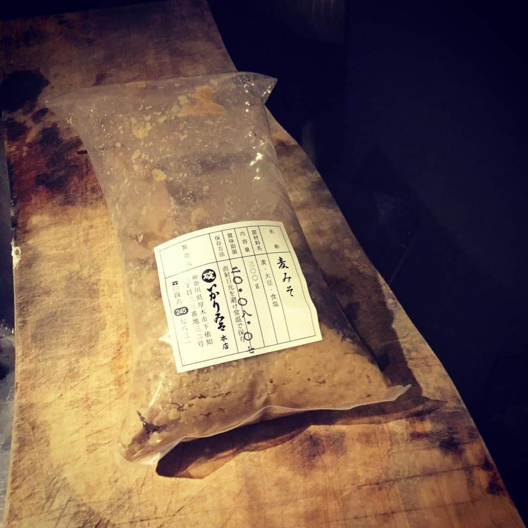 三宅洋平さんのインスタグラム写真 - (三宅洋平Instagram)「いかり味噌は、あの相模原ラガマフィン、カラムシの弟が作ってるって知ってた？ 届いた味噌がパンパンで浮き上がりそうだよ。 #いかりみそ」4月30日 20時01分 - miyake_yohei