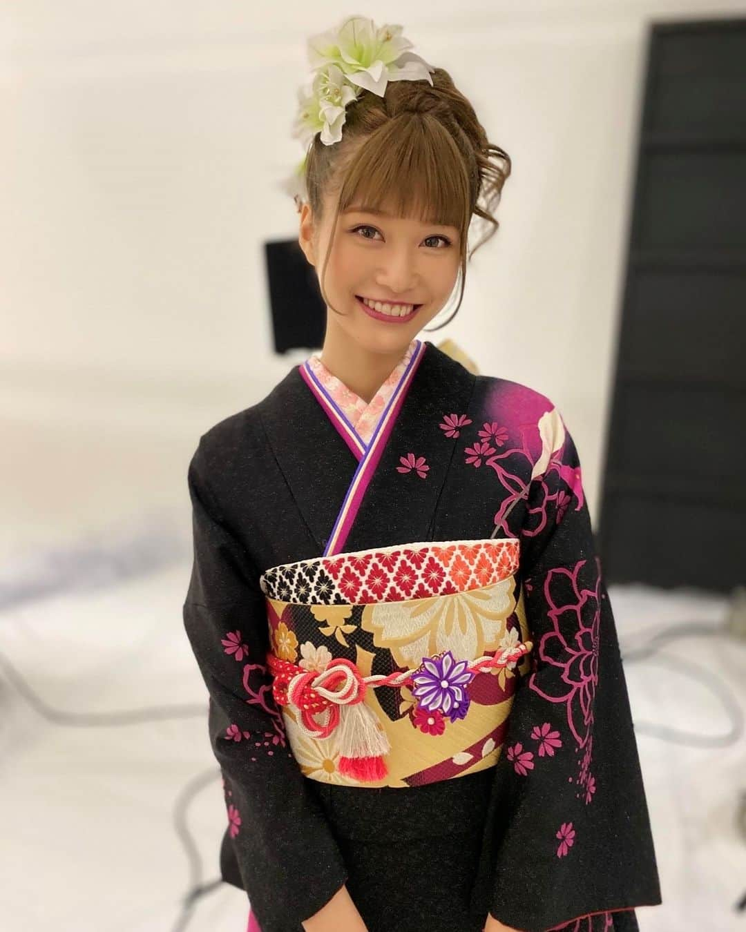 京都きもの友禅【公式】さんのインスタグラム写真 - (京都きもの友禅【公式】Instagram)「和気あいあいな雰囲気で撮影♡ . 今回は生見愛瑠ちゃんの振袖撮影時のオフショット公開します♪ . 撮影では、可愛らしい笑顔からしっとりとした大人な表情まで見せてくれました✨ ． 生見愛瑠ちゃんのような可愛らしいショットになるよう、ポージングや小物遣いもスタジオのスタッフにおまかせくださいね📸♪ 一生に一度の晴れ姿は京都きもの友禅で◎ . . . . . . . . . . . . . . . . . . . . . . . . . . . . . . . . . . . . ♡Model ♡ #生見愛瑠 @meru_nukumi ﻿﻿ . ♡Check♡ トレンドの振袖コーディネートやヘアアレンジは @kimono_yuzen でCheck！ . . . . . . . . . . . . . . . . . . . . . . . . . . . . . . . . . . . . #京都きもの友禅 #ハタチは一生もの #振袖 #ふりそでーしょん #jk1 #振袖レンタル #成人式振袖 #はたち #ハタチ #成人式前撮り #前撮り #振袖前撮り #振袖コーディネート #振袖コーデ #振袖選び #kimono #振袖トレンド #振袖アレンジ #ふりそで #人気モデル #めるたん #めるる #めるる #めるるず #振袖 #振袖ヘアアレンジ #振袖撮影  #める」4月30日 20時02分 - kimono_yuzen