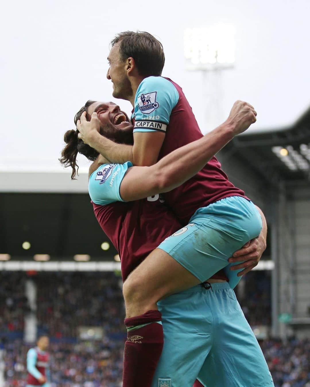 アンディ・キャロルさんのインスタグラム写真 - (アンディ・キャロルInstagram)「4 Years Ago Today I Was Holding You Like You Were My Own @nobes2122 Great Times @westham #COYI」4月30日 20時16分 - andytcarroll