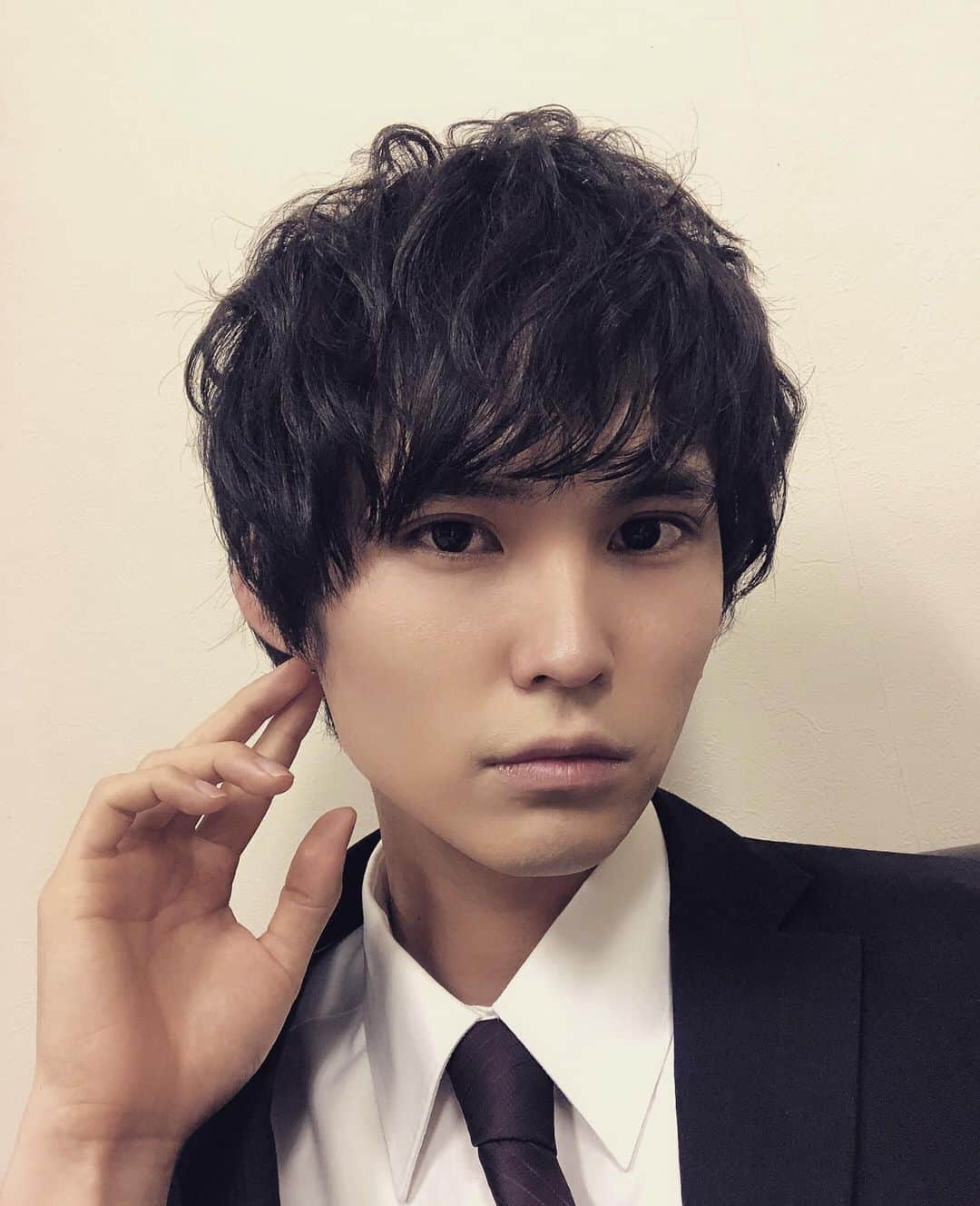 前田康士朗のインスタグラム：「あにょはせよ〜！ . . . #スーツ  #スーツ男子  #自粛  #自粛生活  #俳優  #モデル  #被写体モデル  #被写体  #followｍe  #instagood  #instalike  #instagram #navyinc」