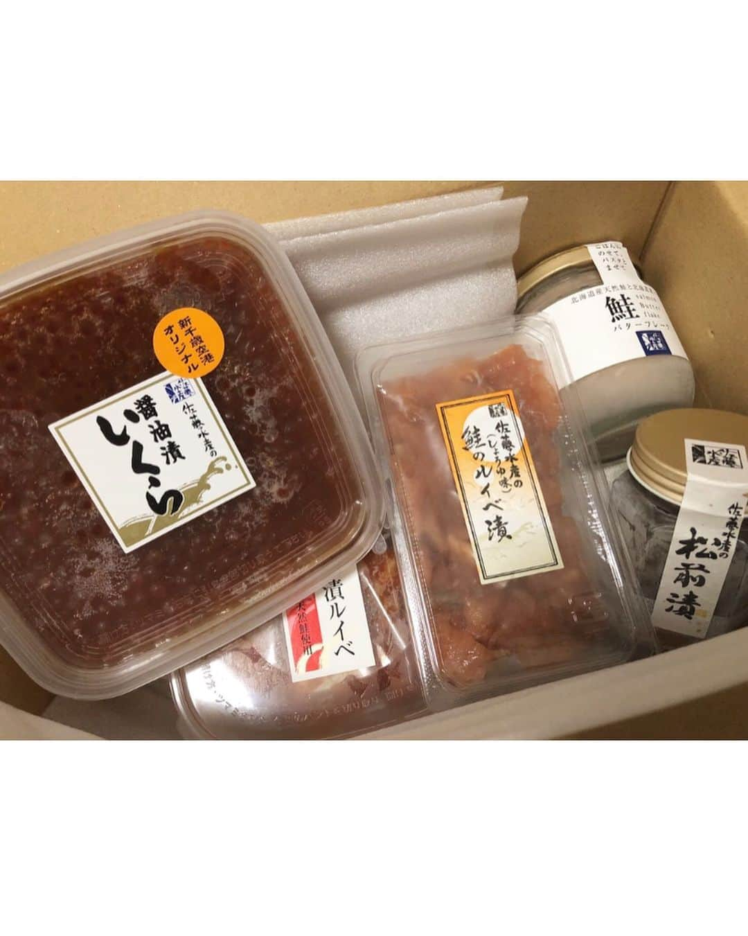 鎌田詩温のインスタグラム：「実家から地元の食べ物が届きました🐟  皆さんはGW何して過ごしますか？  #北海道名物  #おうち時間 #stayhome #staystrong」