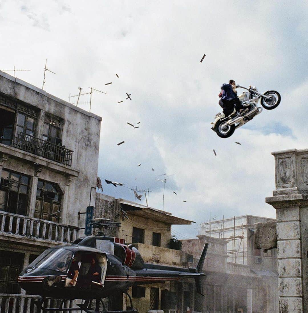 James Bond 007さんのインスタグラム写真 - (James Bond 007Instagram)「A #ThrowbackThursday to TOMORROW NEVER DIES’ bike vs helicopter chase in Thailand. French stunt-rider Jean-Pierre Goy refused to use wires and cables when he made the astounding 44-foot leap between two buildings with a passenger on board.」4月30日 20時26分 - 007