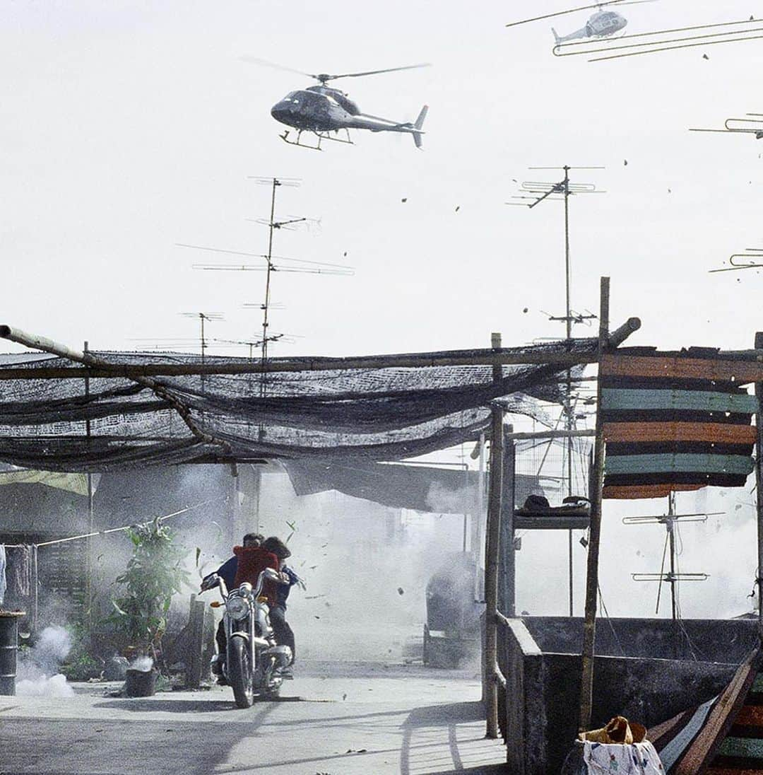 James Bond 007さんのインスタグラム写真 - (James Bond 007Instagram)「A #ThrowbackThursday to TOMORROW NEVER DIES’ bike vs helicopter chase in Thailand. French stunt-rider Jean-Pierre Goy refused to use wires and cables when he made the astounding 44-foot leap between two buildings with a passenger on board.」4月30日 20時26分 - 007