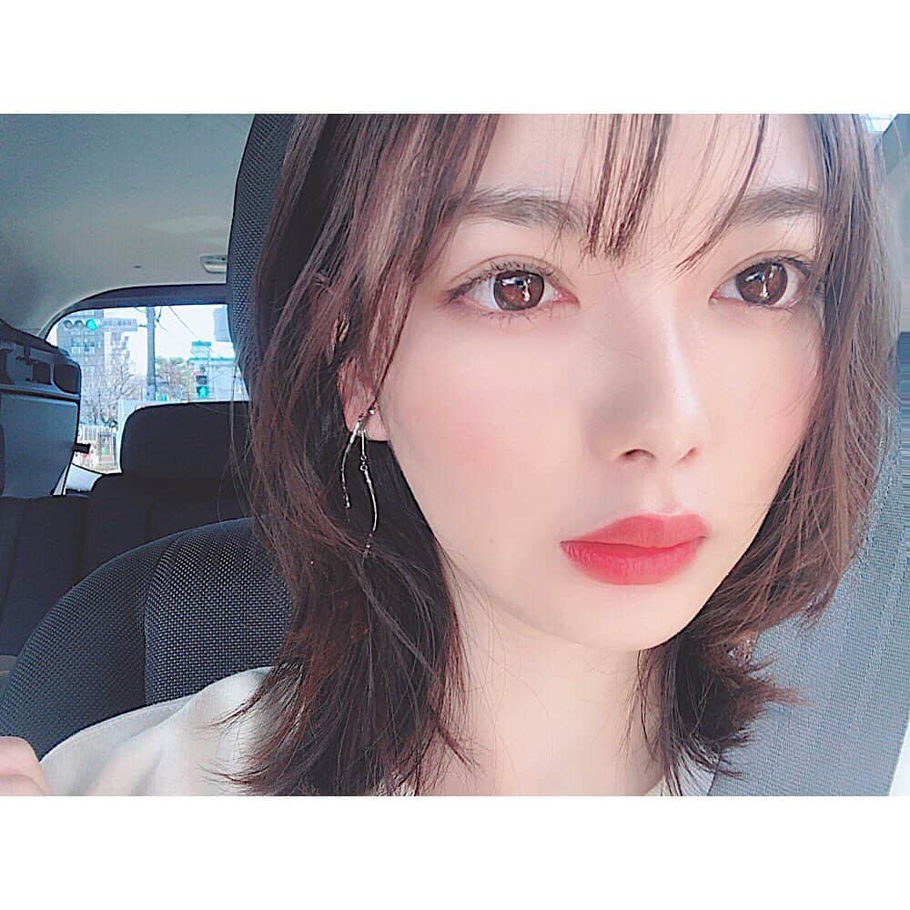 のインスタグラム：「ひとりで好きな音楽かけてドライブしたい . #あげるものなさすぎていつかの自撮り」