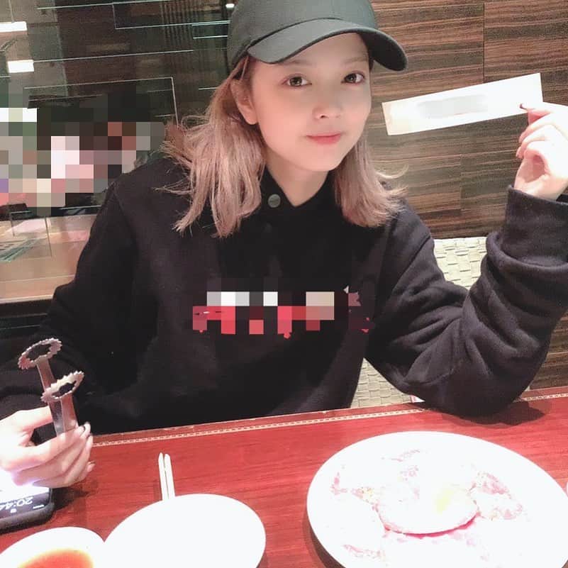 仲本莉絵瑠のインスタグラム：「🤔」