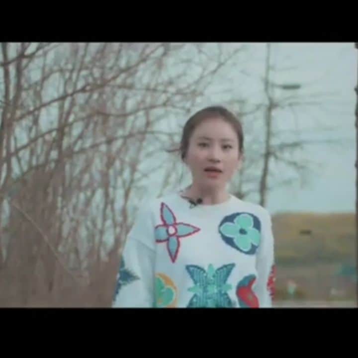 Urban Zakapaのインスタグラム：「해피콜 (HAPPY CALL) Live Video - HYUNAH cut 📞🥰 @tenomahj」