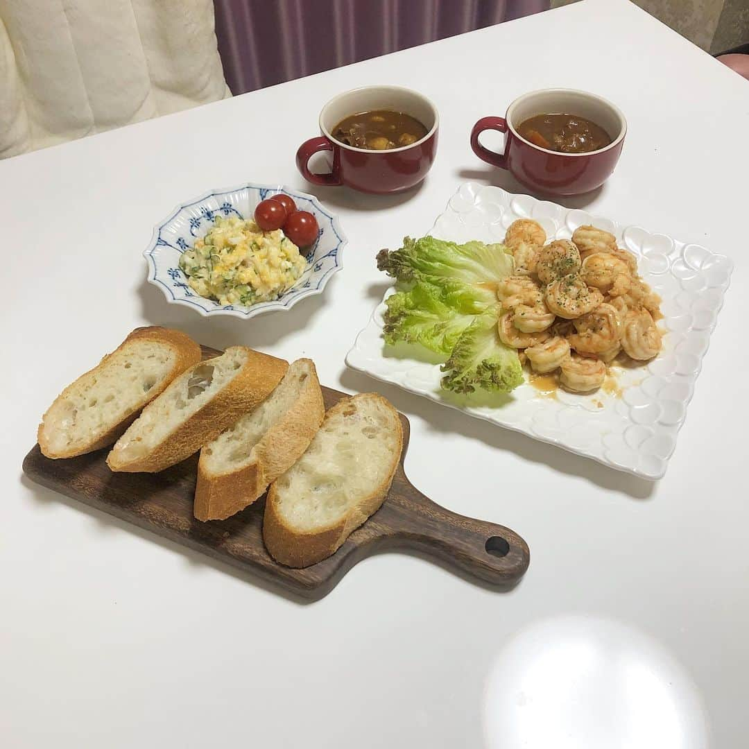 中嶋桃花さんのインスタグラム写真 - (中嶋桃花Instagram)「今日のおうちご飯🍽  ビーフシチューとガーリックシュリンプ🍤、ポテトサラダ、フランスパン🥖  #homedinner  #dinner #kaldi  #おうち時間 #おうちごはん #お家ディナー #ビーフシチュー #ガーリックシュリンプ #夜ご飯」4月30日 21時16分 - momoka_nakajima