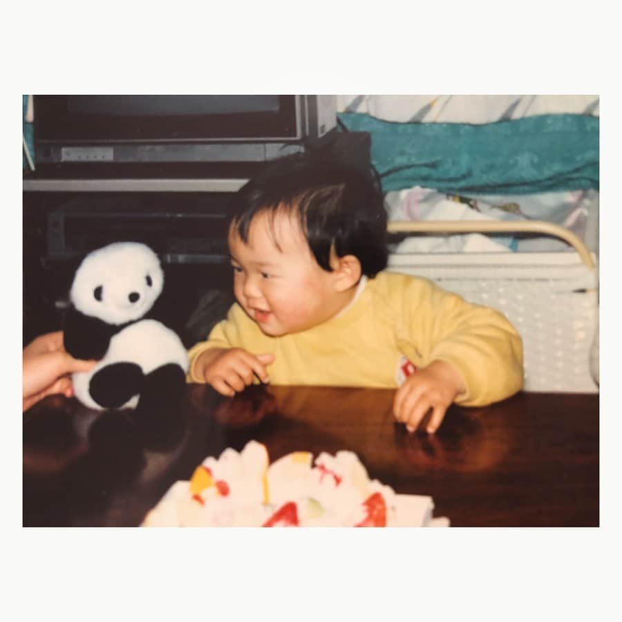 関絵理子さんのインスタグラム写真 - (関絵理子Instagram)「🐼 1歳🎂 パンダとの出会い。 もうすぐ子供の日🎏」4月30日 21時31分 - erikopanda
