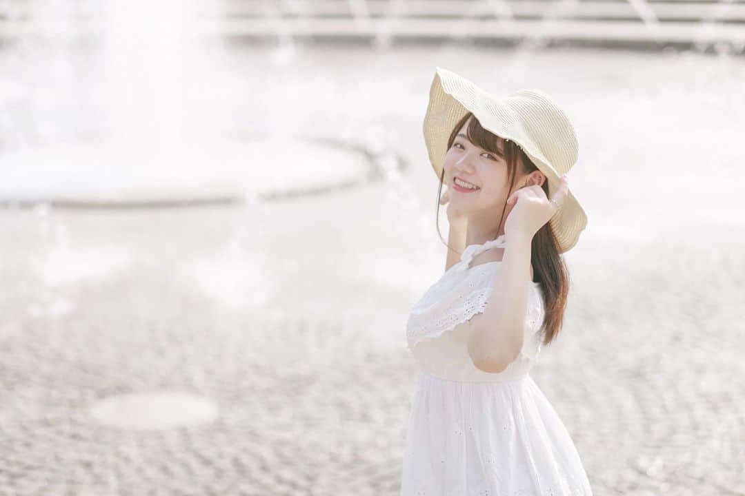 まなさんのインスタグラム写真 まなinstagram 夏の思い出 白 白ワンピース 透明感 透明感女子 清楚系 女子 清楚コーデ ワンピース デート 夏 夏の思い出 噴水 麦わら帽子 ポートレート Portrait Portraitmodel 被写体 カメラ好きな人