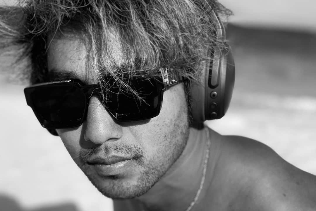 湯川正人のインスタグラム：「今までやってきたことは 間違ってなかった。 自分の感覚を信じてやってきて 本当によかった。自分に愛のある叱りをしてくれたり、それとは逆にハメようと騙してきた人がいて良かった。だから成長しようとした自分がいた。色んな経験をし、これからもしていく。 本当に感謝。  コンテストを辞め、フリーになり 自分が他にやりたい事もはじめ8年経ってようやく全てが繋がろうとしてきている。沢山馬鹿にされたけど、全然どうでもよかった。自分の生きたい人生を生きたかったから。世界は広い。誰かが作ってきたレールを歩くより、自分のレールをひいてみたかった。 まだまだ自分が理想とする自分には全然なれなく悔しい思いをする毎日だけど、悔しい思いをさせてくれるこの環境に感謝します。人間て悔しい思いが1番自分を育てる。 そしていつもサポートしてくれてる皆様に感謝。 @skullcandyjapan @skullcandy」