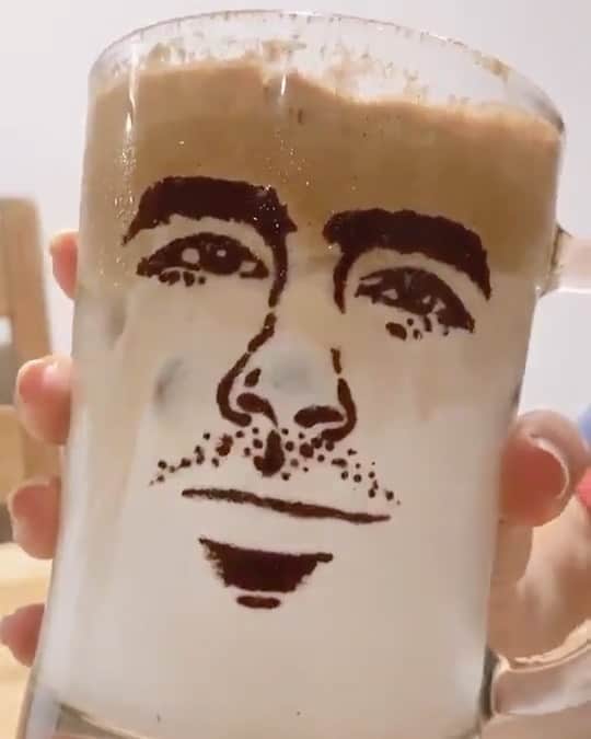 ジョー・ジョナスのインスタグラム：「These #CupOfJoe videos are getting good... Not sure how I'm going to pick winners to be honest 😳 Post your videos and photos by Monday for a chance to win the #CupOfJoe merch collection!」