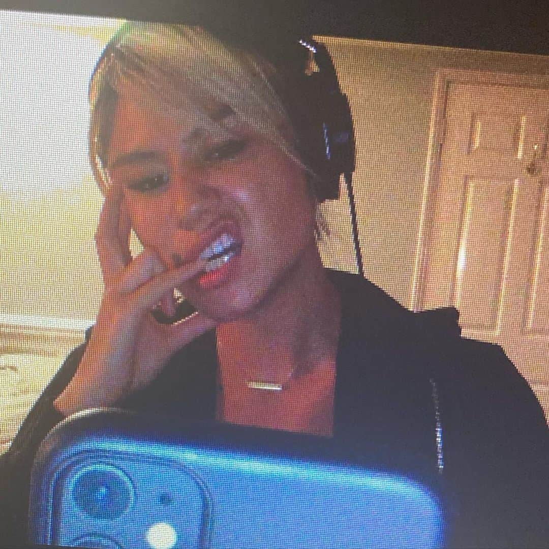 Mali-Koa Hoodのインスタグラム：「ME VS TECHNOLOGY. Straight from quarantine. I’ve almost lost the plot I think.」