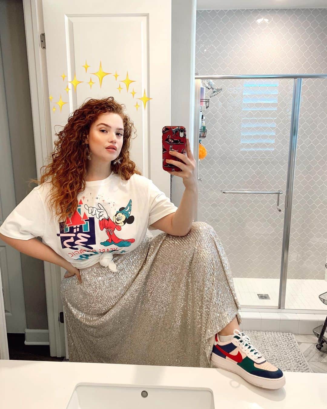ブリー・キッシュのインスタグラム：「🎠🌈💫🍨🐭」