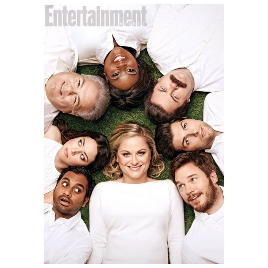 Rettaのインスタグラム：「In honor of tonight’s Parks And Recreation Special, let’s take a walk down memory lane, shall we? 1. One of our cast photos for the 2011 @entertainmentweekly cover shoot commemorating our final season. Fun Fact: My shirt is actually mint green. It was changed to white in editing.  2. Our post finale appearance on @latenightseth.  3. The kiss heard around the world on said Late Night appearance. Aziz and I were dying.  4. When we shot with the Indianapolis @Colts at Lucas Oil Stadium (Season 6 Ep 8) “Keep walkin’ 98.” 5. The ladies in @people’s Most Beautiful issue 2013 Fun Fact: This shoot was the day after my birthday party and I was hung the F over. 6. BTS of the men of P & R before we shot Leslie & Ben’s wedding. I wish Jerry had been wearing a tux in the scene.  7. Treat Yo Self in Beverly Hills! (In this pic it’s actually on Hollywood Blvd. Usher’s Star!) 8. The most talked about cast cover photo in our lifetime (according to me 😜). Fun Fact: @entertainmentweekly sent Jim a framed version of this cover where he’s not Jerry’d behind the Magazine title. So if you ever hear of Jim going broke, keep an eye out for said rare copy on eBay. 😉」