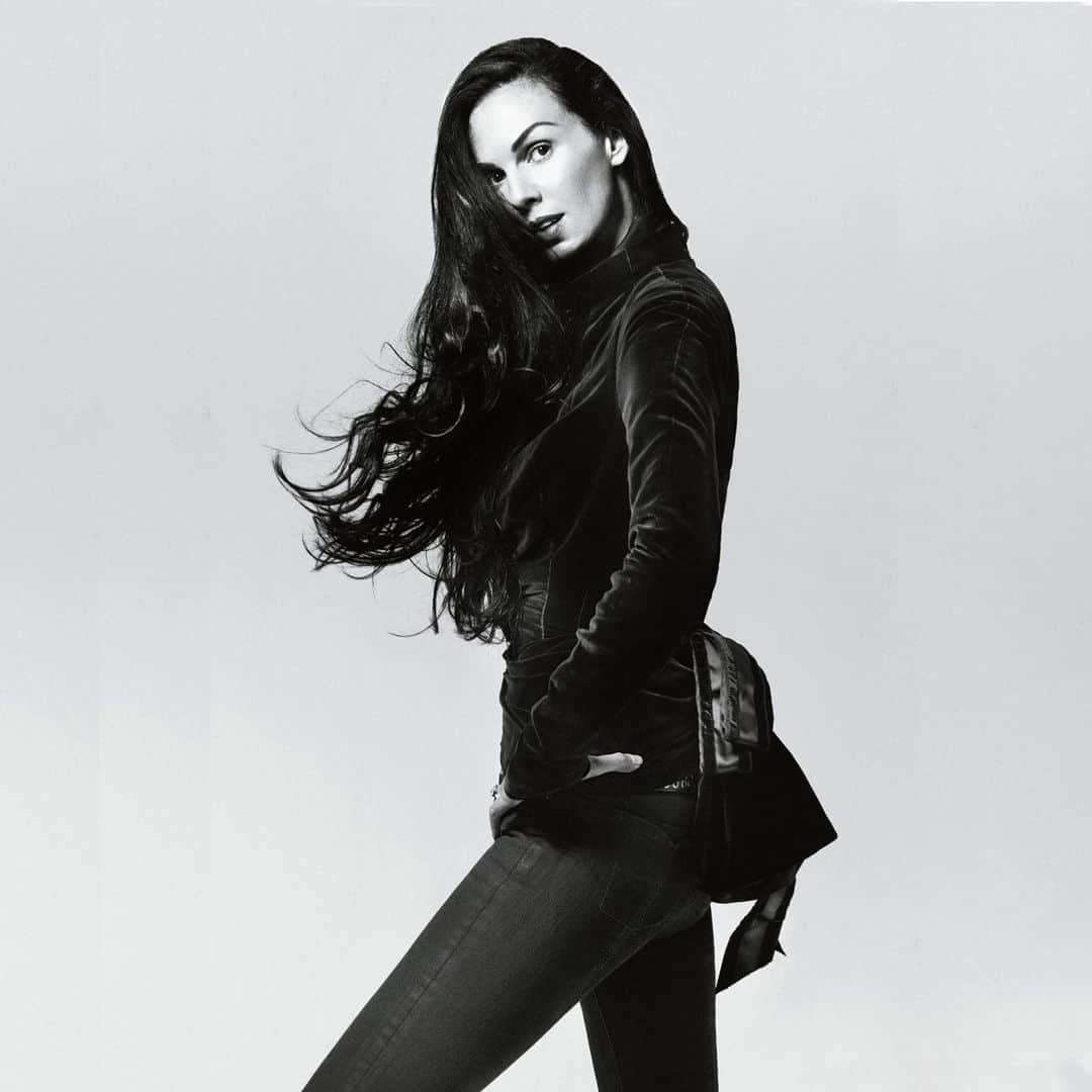 ブライアン・アダムスのインスタグラム：「Remembering my friend L’wren Scott today as it would have been her birthday. Here are a few photos of her that I did for @britishvogue years ago. #lwrenscott #britishvogue #katephelanstylist」