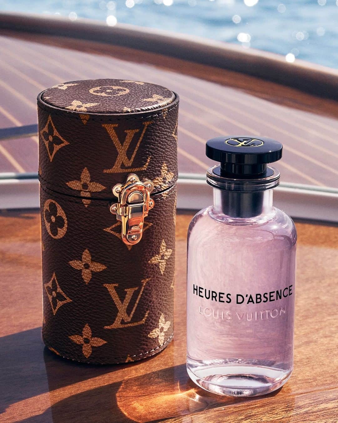 ルイ・ヴィトンさんのインスタグラム写真 - (ルイ・ヴィトンInstagram)「For those suspended moments in time. #LouisVuitton's collection of fragrances is an invitation to embark on an emotional journey.  #LvParfums」5月1日 8時00分 - louisvuitton