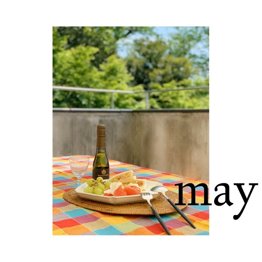 透水さらさのインスタグラム：「もう5月ですって🤭﻿☘ ﻿ ﻿ おうちで過ごす時間は完全なる自己満﻿ という写真達です🤳﻿→→→ ﻿ ﻿ ふらっと家族で旅行に出られた日常が懐かしい、、﻿ ﻿ ﻿ ﻿ ゴールデンステイホームウィーク🏠✨✨﻿ 黄金に輝く外出自粛、、、、﻿ ﻿ ﻿ 工夫して楽しむしか無いですね😅﻿ 皆様何されてお過ごしでしょうか？？ #5月#may #ゴールデンステイホーム #ゴールデンステイホームウィーク  #GW #自己満おうち時間　 #オシャレな事をしたい」