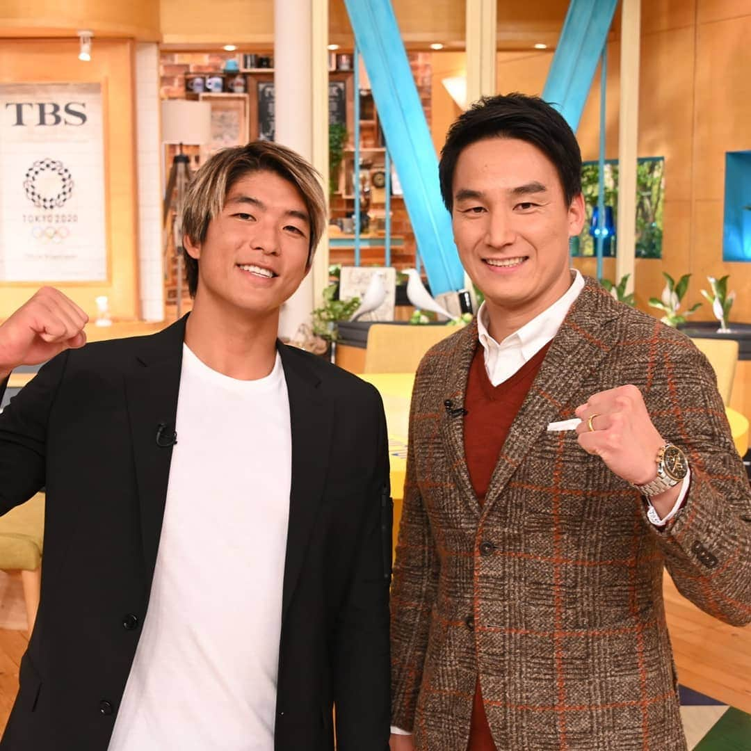 TBS「東京VICTORY」さんのインスタグラム写真 - (TBS「東京VICTORY」Instagram)「. / #笑顔 写真一挙大放出中 \ . 裸にスーツは反則です😳💗 .  #笑顔の写真届けます #おうち時間 #SMILE  #届けスポーツのチカラ #家にいよう #stayhome #安住紳一郎 #山形純菜 #五十嵐カノア #松田丈志 #kanoa #surfing #superstar  #キッズの中にも  #五十嵐選手に憧れ #かのあ君 #今日から5月」5月1日 8時26分 - tbs_tokyo_v