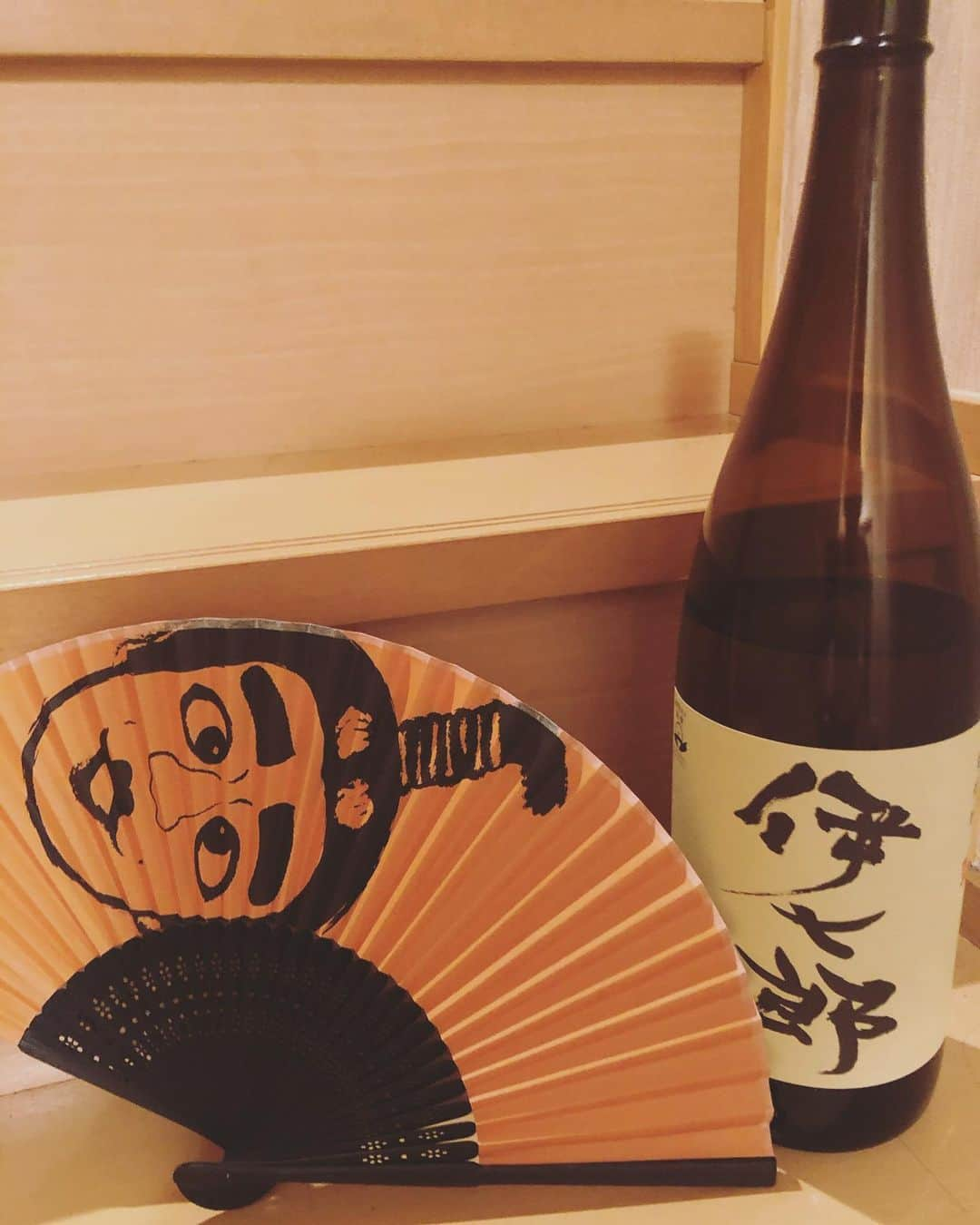 チフネシンゴさんのインスタグラム写真 - (チフネシンゴInstagram)「まじで。  この焼酎…うーまうまくて好きすぎる。  #鹿児島 #焼き芋焼酎 #伊七郎 #志村けんさん愛飲とのこと #九州の仲間のおかげでゲット #超ありがとう」5月1日 0時32分 - chikkun_hotsquall