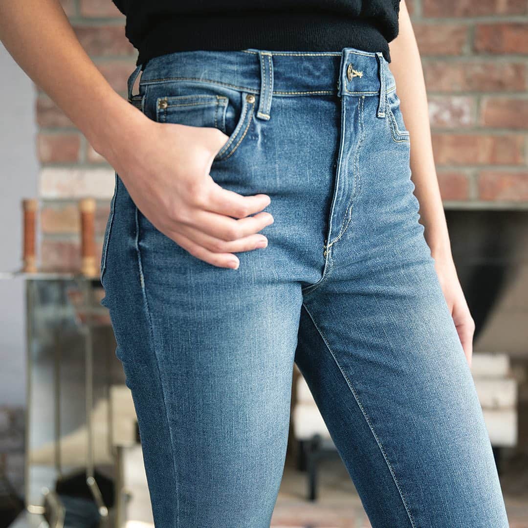 エラモスのインスタグラム：「A pocketful of style, right?」