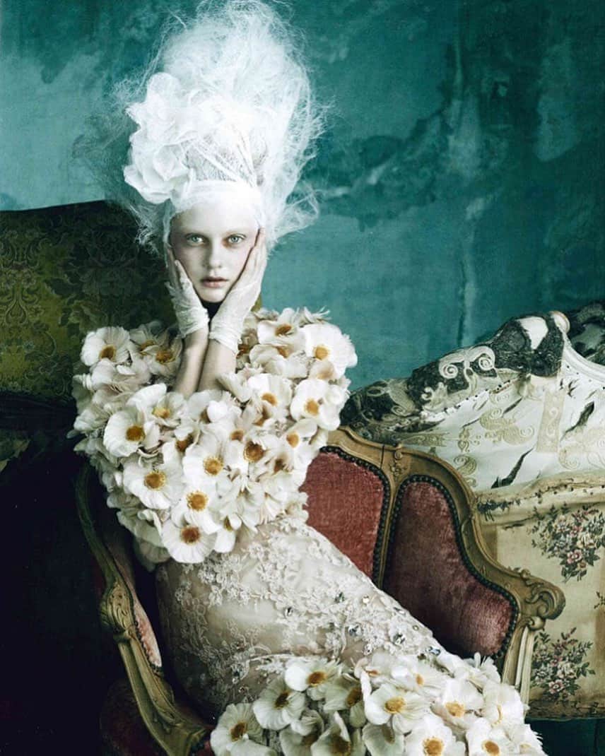 ジル・スチュアートさんのインスタグラム写真 - (ジル・スチュアートInstagram)「“There's a lady who's sure all that glitters is gold and she's buying a stairway to heaven” -Led Zeppelin . Meghan Collison by Luigi & Iango for Vogue Italia, April 2014 . #ledzeppelin #meghancollison #luigiandiango #vogueitalia #marieantionette #flowers #fashion #photography #inspiration」5月1日 0時53分 - jillstuart
