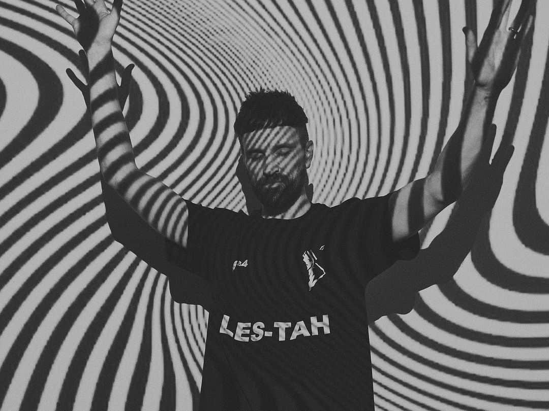 カサビアンさんのインスタグラム写真 - (カサビアンInstagram)「LCFC X Kasabian  Kasabian have teamed up with @lcfc for an exciting new merchandise range. Have a look: shop.lcfc.com 📸: @neil_bedford」5月1日 1時05分 - kasabianofficial