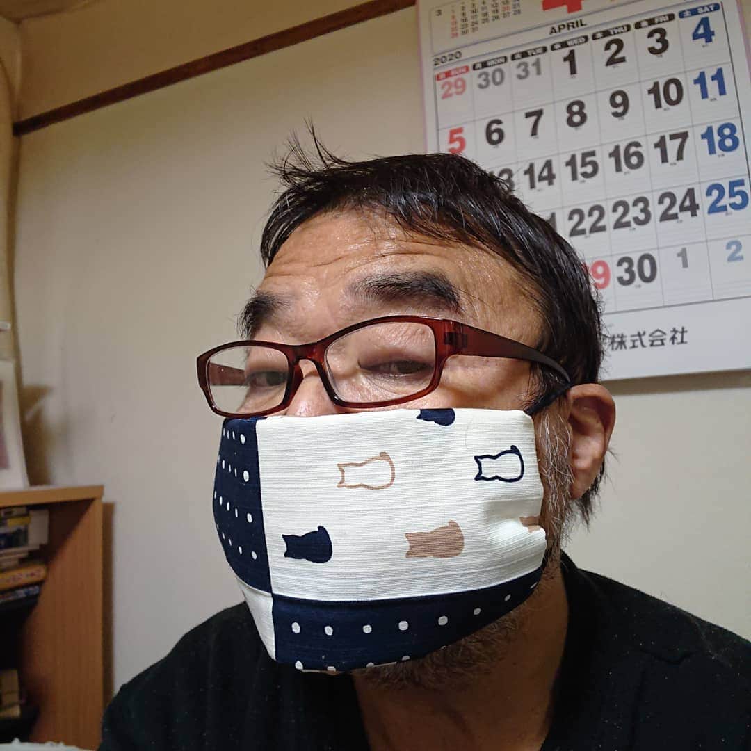 グレート義太夫さんのインスタグラム写真 - (グレート義太夫Instagram)「手作りマスクの会。なかなかの着け心地👍️」5月1日 1時57分 - great_gidayu