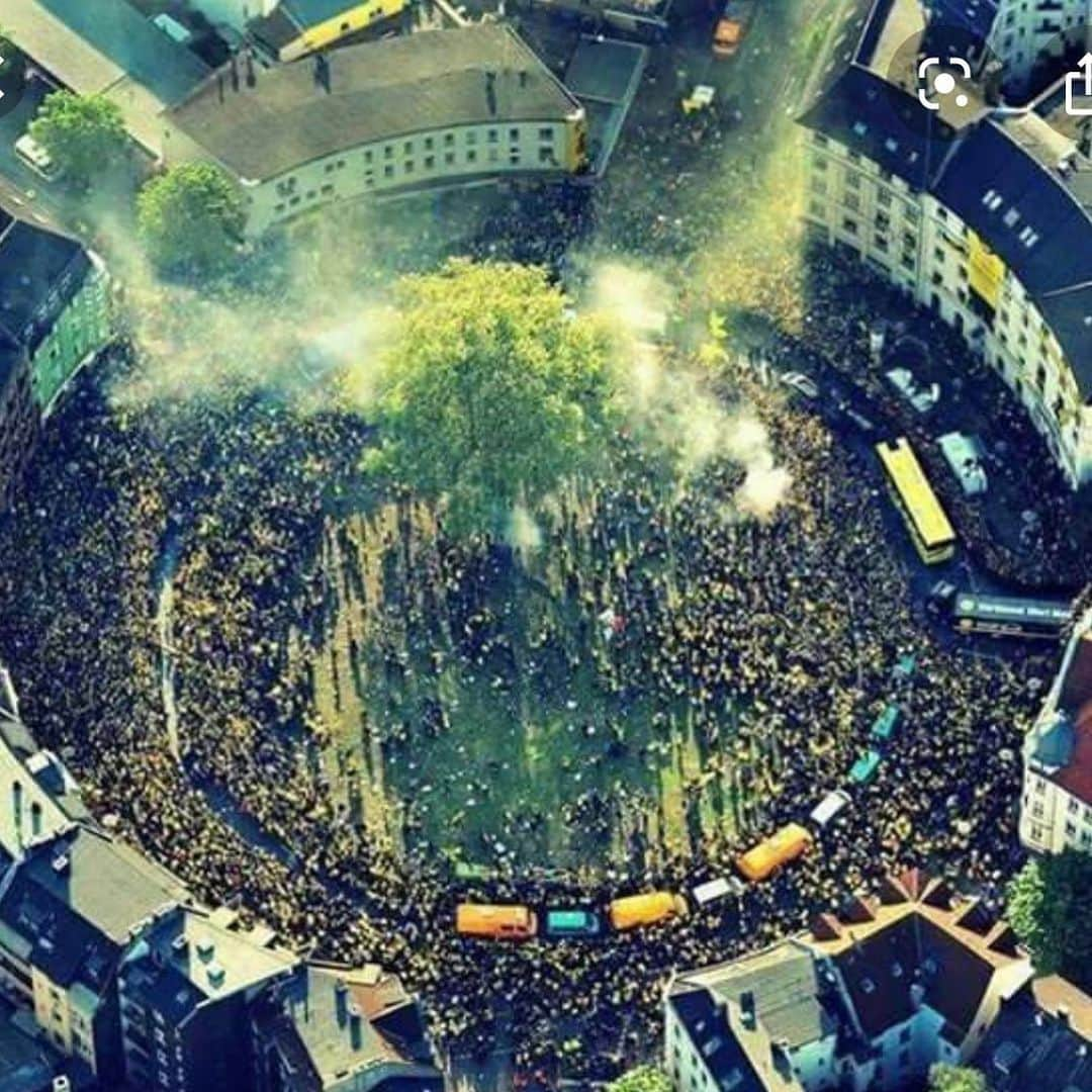 ローマン・ヴァイデンフェラーさんのインスタグラム写真 - (ローマン・ヴァイデンフェラーInstagram)「09 Jahre Deutscher Meister. #borussiadortmund #meister #bundesliga #erinnerungen #fuerimmerdeutschermeister @bvb09」5月1日 2時06分 - romanweidenfeller