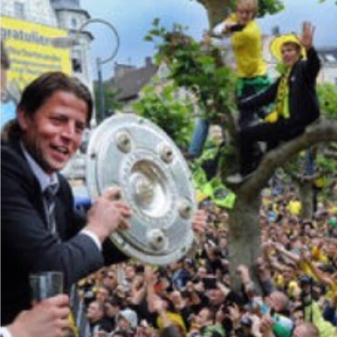 ローマン・ヴァイデンフェラーさんのインスタグラム写真 - (ローマン・ヴァイデンフェラーInstagram)「09 Jahre Deutscher Meister. #borussiadortmund #meister #bundesliga #erinnerungen #fuerimmerdeutschermeister @bvb09」5月1日 2時06分 - romanweidenfeller