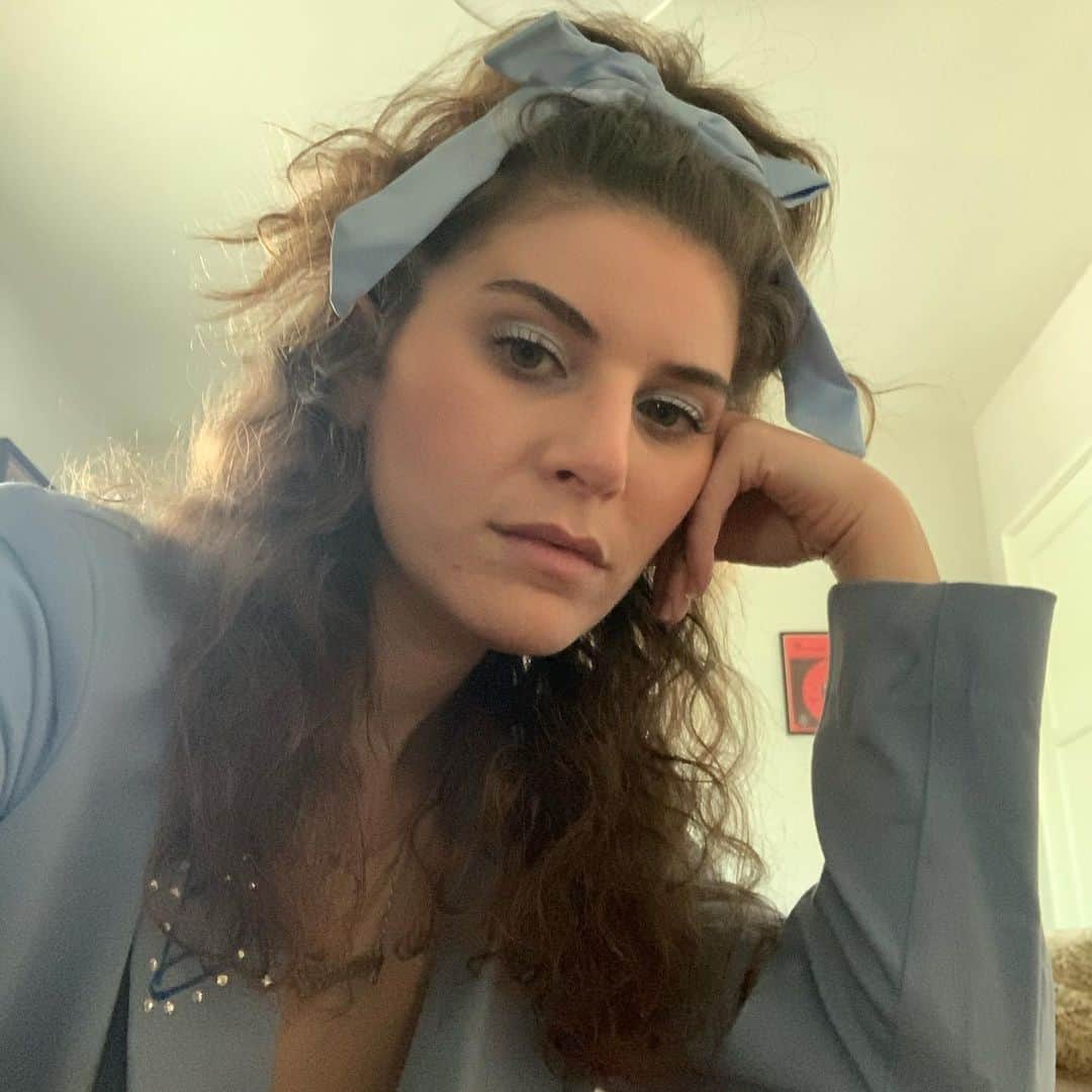 ベスト・コーストのインスタグラム：「it’s been some weeks now. my mood has swung through every possible change and then back around again. i’m learning a lot about myself in this incubator and the type of life i really want to live on the other side of this. it’s less heavy than the life i lived before. there are more laughs and less concern with pleasing everyone around me. i hope you’re growing too - it’s a perfect time to 🌱」