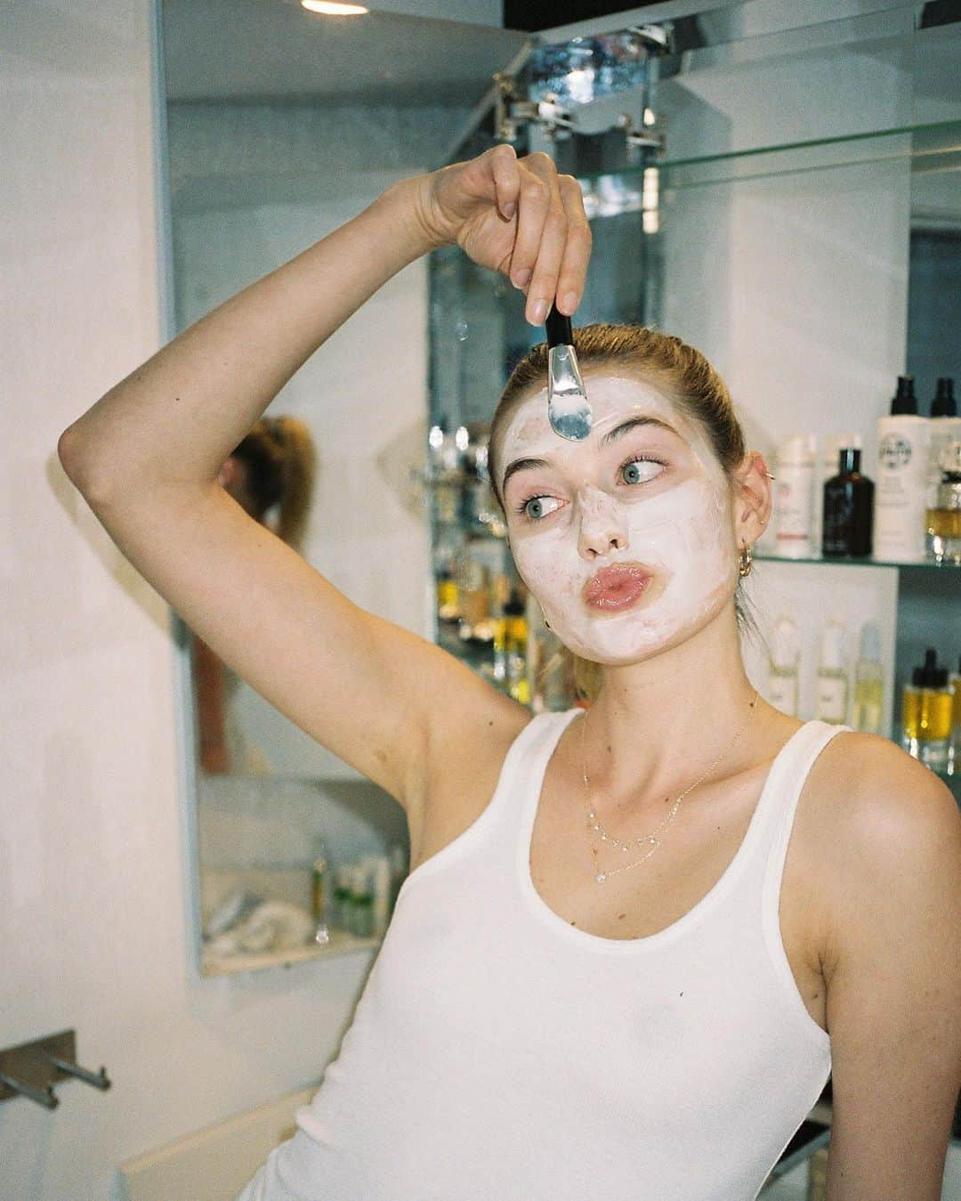 サンヌ・ヴロートさんのインスタグラム写真 - (サンヌ・ヴロートInstagram)「Give me that glow!🙋🏼‍♀️using the @drbarbarasturm face mask」5月1日 2時07分 - sannevloet