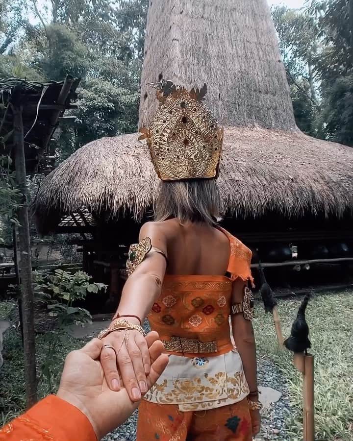 Murad Osmannのインスタグラム：「It feels like it has just been yesterday when we could freely travel. Miss the times we were exploring Bali with my love @natalyosmann. ❓Where would be the first place you would go when it all finishes❓ ᴡᴀᴛᴄʜ ᴛɪʟʟ ᴛʜᴇ ᴇɴᴅ........ Скучаю по времени, когда мы могли вот так вот путешествовать с Наташей. Куда вы поедете, как только закончится карантин? #followmeto #следуйзамной」