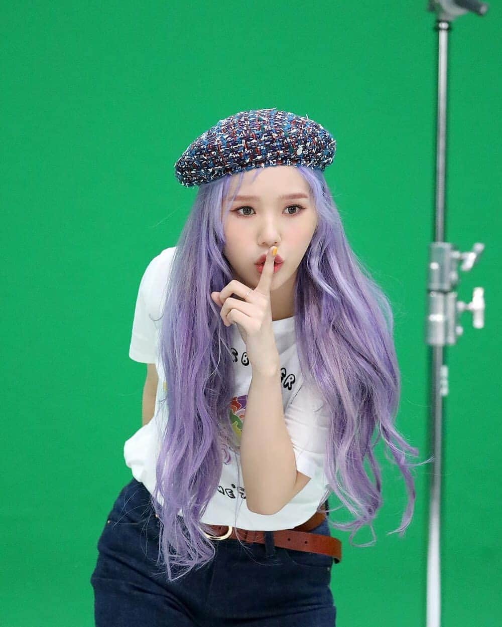 ミミのインスタグラム：「; 🌸 2020APRIL30 | #오마이걸  NON-STOP mv making Mimi cut ©kimmimi_501  Her hair 😍 . .  #ohmygirl #오마이걸 #mimi #미미 #김미현 #kpop #hyojung #효정 #yooa #유아 #seunghee #승희 #jiho #지호 #binnie #비니 #arin #아린 #korean ©」